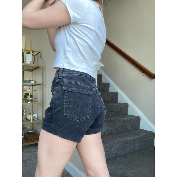 Levis premium denim faded black high rise rolled cuff shorts, size 27 (stretch) - Picture 4 of 9